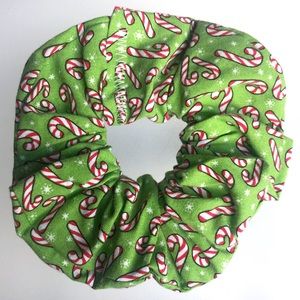 LAST CALL🆕Christmas Candycane Scrunchie